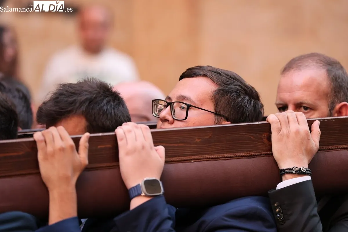 La Virgen del Carmen procesiona por Salamanca con el estreno de un nuevo paso barroco | FOTOS: David Sañudo 