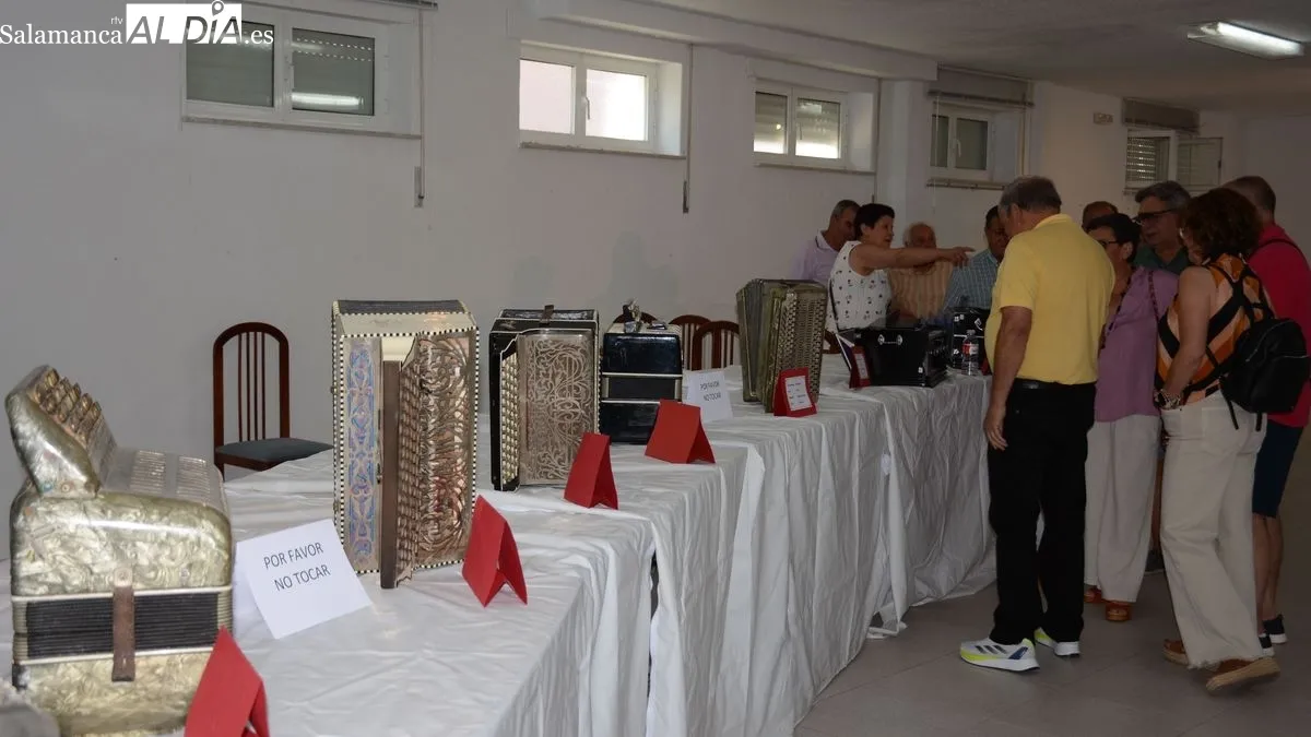 Foto 5 - Agust&iacute;n Santano muestra la m&uacute;sica y la historia del acorde&oacute;n en Lumbrales