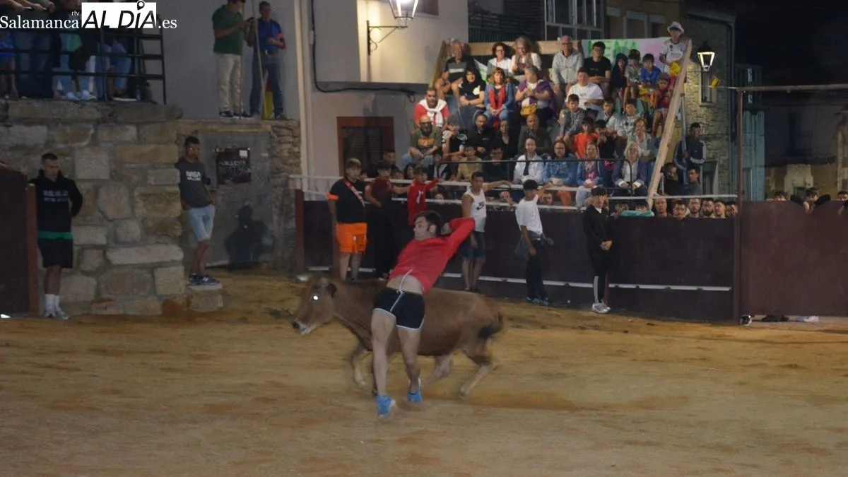 Foto 4 - Sobradillo vive una intensa primera noche de las Fiestas de Santiago Ap&oacute;stol