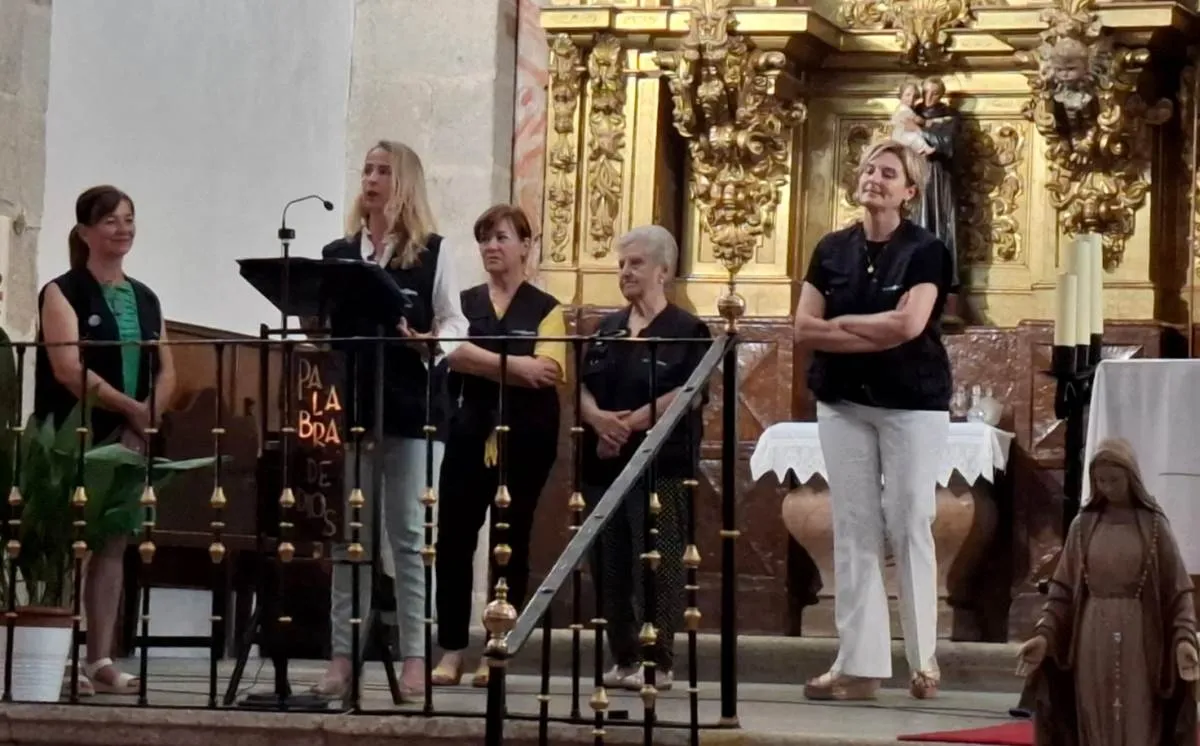 Foto 4 - Navasfr&iacute;as y El Bod&oacute;n reciben con gran asistencia a la Reina de Radio Mar&iacute;a