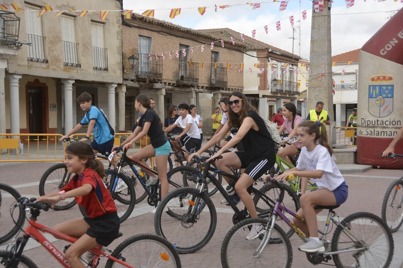Foto 5 - Masiva y solidaria participaci&oacute;n en la IX Quedada Ciclista y Runner de Santiago de la Puebla