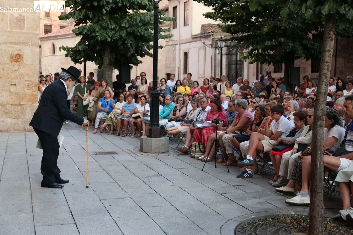 Las Úrsulas se convierte en un escenario unamuniano con la obra teatral 'Retahílas' | FOTOS: David Sañudo 