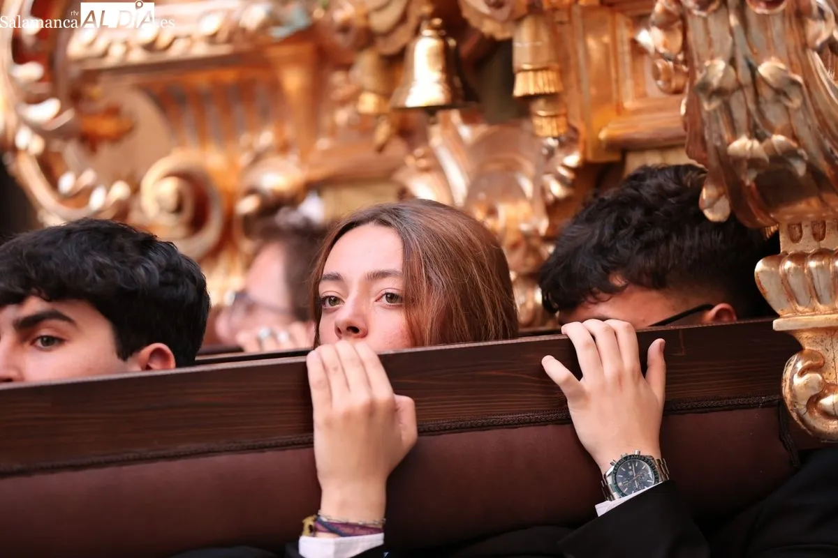 La Virgen del Carmen procesiona por Salamanca con el estreno de un nuevo paso barroco | FOTOS: David Sañudo 