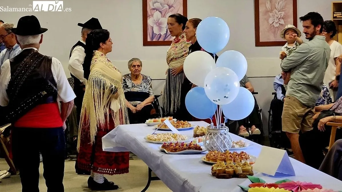 El salón del centro residencial acogió la celebración