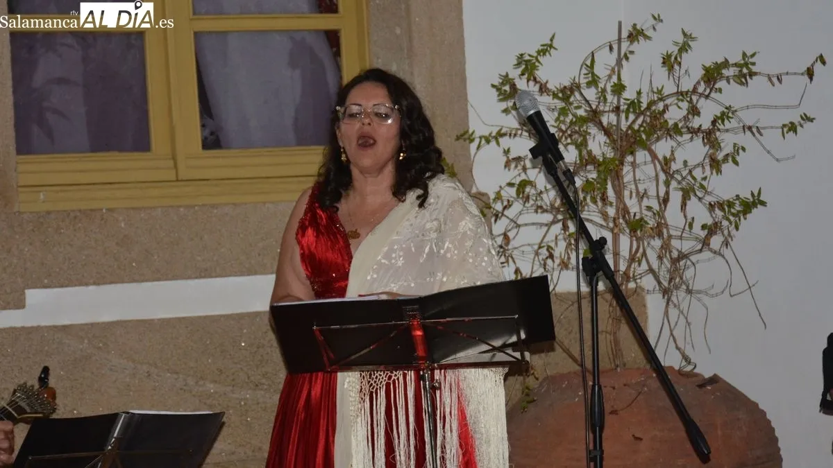 El concierto al aire libre congregó a vecinos de Lumbrales y otros pueblos del entorno