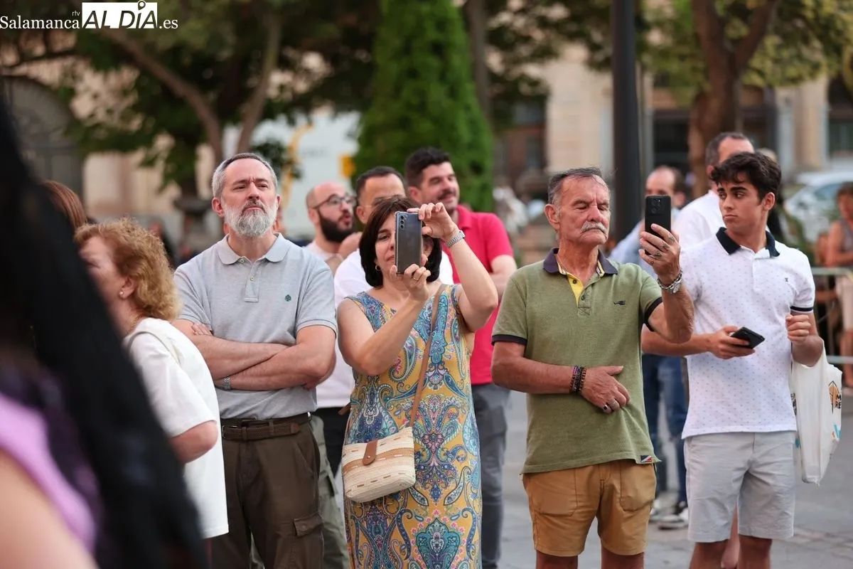 La Virgen del Carmen procesiona por Salamanca con el estreno de un nuevo paso barroco | FOTOS: David Sañudo 