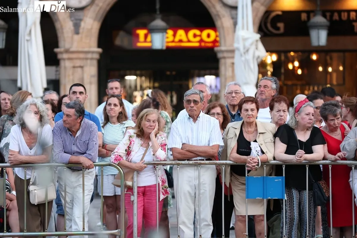 La Plaza Mayor se rinde a la excelencia de la Orquesta Sinfónica de Castilla y León | FOTOS: David Sañudo 
