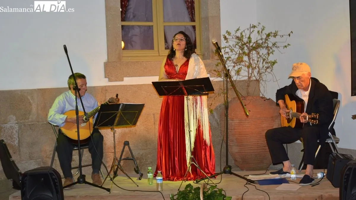 El concierto al aire libre congregó a vecinos de Lumbrales y otros pueblos del entorno