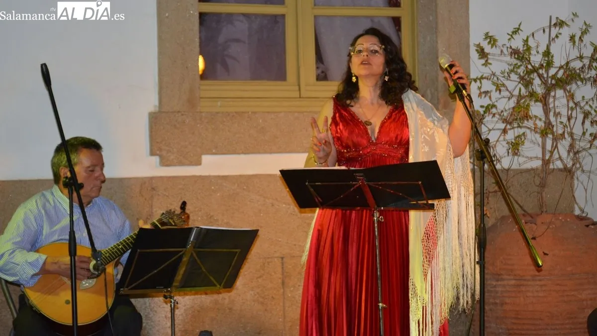 El concierto al aire libre congregó a vecinos de Lumbrales y otros pueblos del entorno