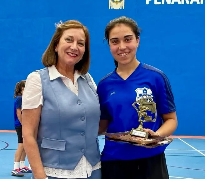 Foto 2 - El equipo Vayatorta FC se lleva el animado Torneo de F&uacute;tbol Sala Femenino de Pe&ntilde;aranda