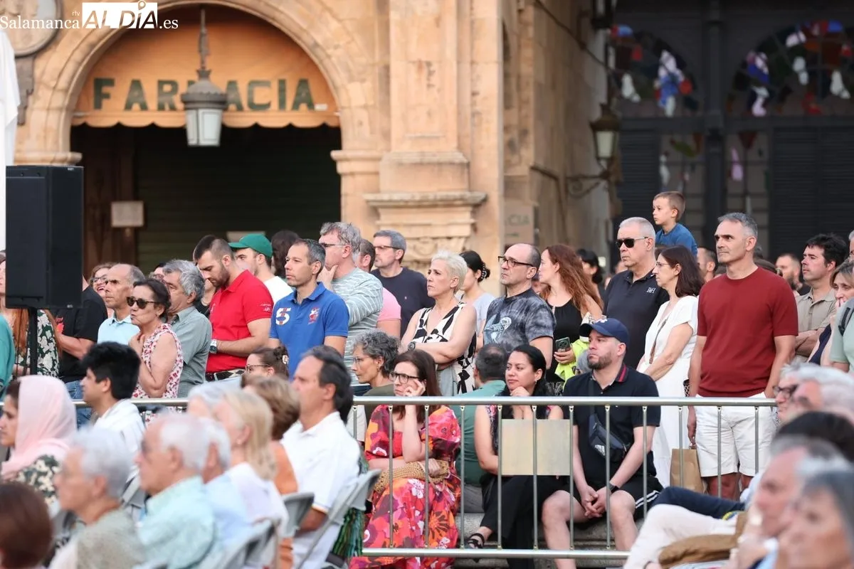 La Plaza Mayor se rinde a la excelencia de la Orquesta Sinfónica de Castilla y León | FOTOS: David Sañudo 
