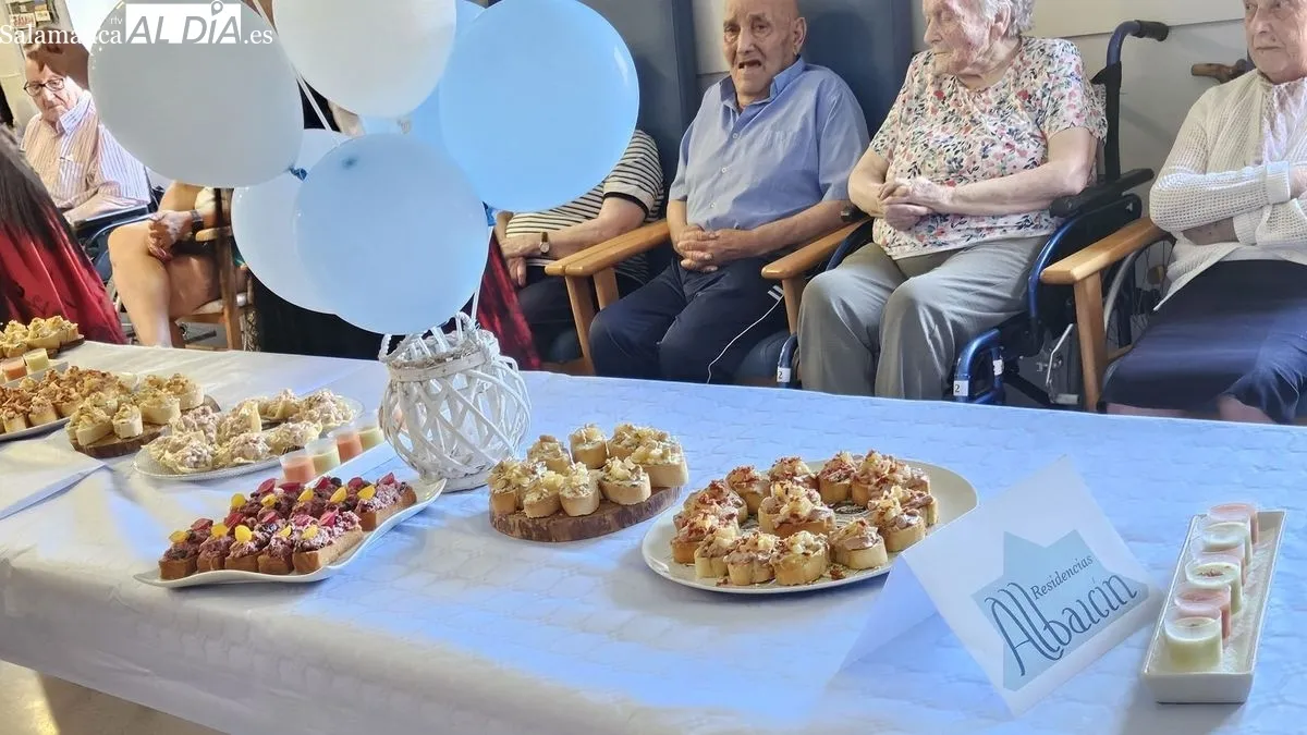 El salón del centro residencial acogió la celebración