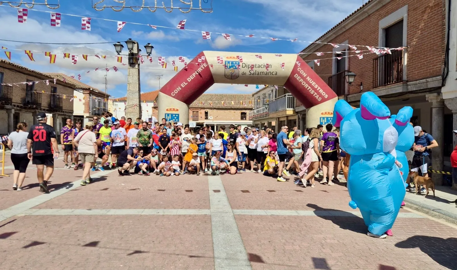 Foto 2 - Masiva y solidaria participaci&oacute;n en la IX Quedada Ciclista y Runner de Santiago de la Puebla