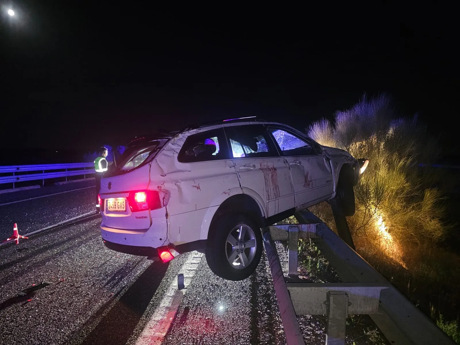 Foto 3 - Dos heridos en un aparatoso accidente en la A-50 en Ventosa del R&iacute;o Almar