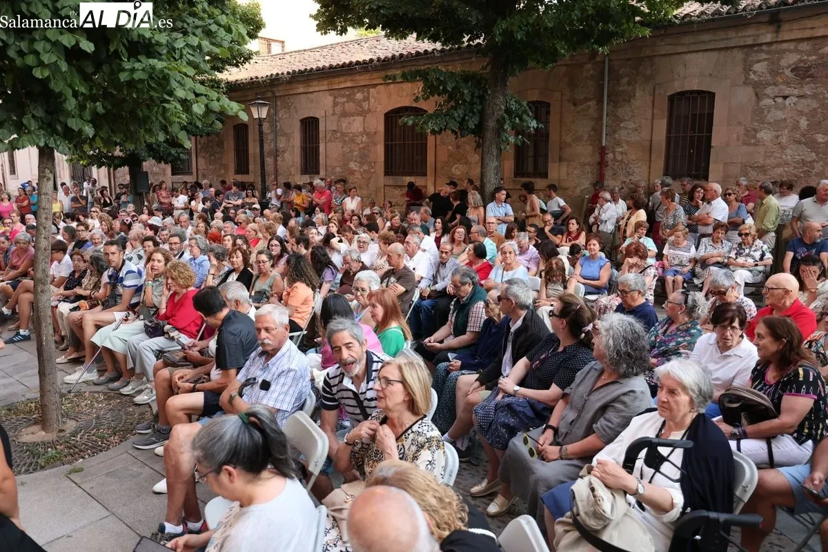 Las Úrsulas se convierte en un escenario unamuniano con la obra teatral 'Retahílas' | FOTOS: David Sañudo 