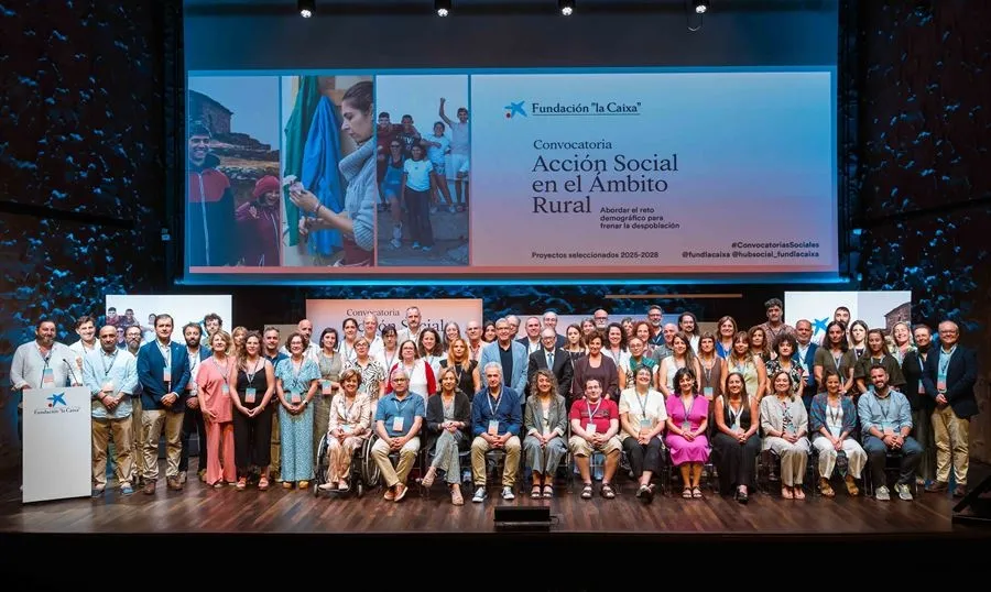 Rosana Cano y Araceli Gutiérrez, de La Caixa, y Julio Nager, agente de innovación en la Diputación de Salamanca