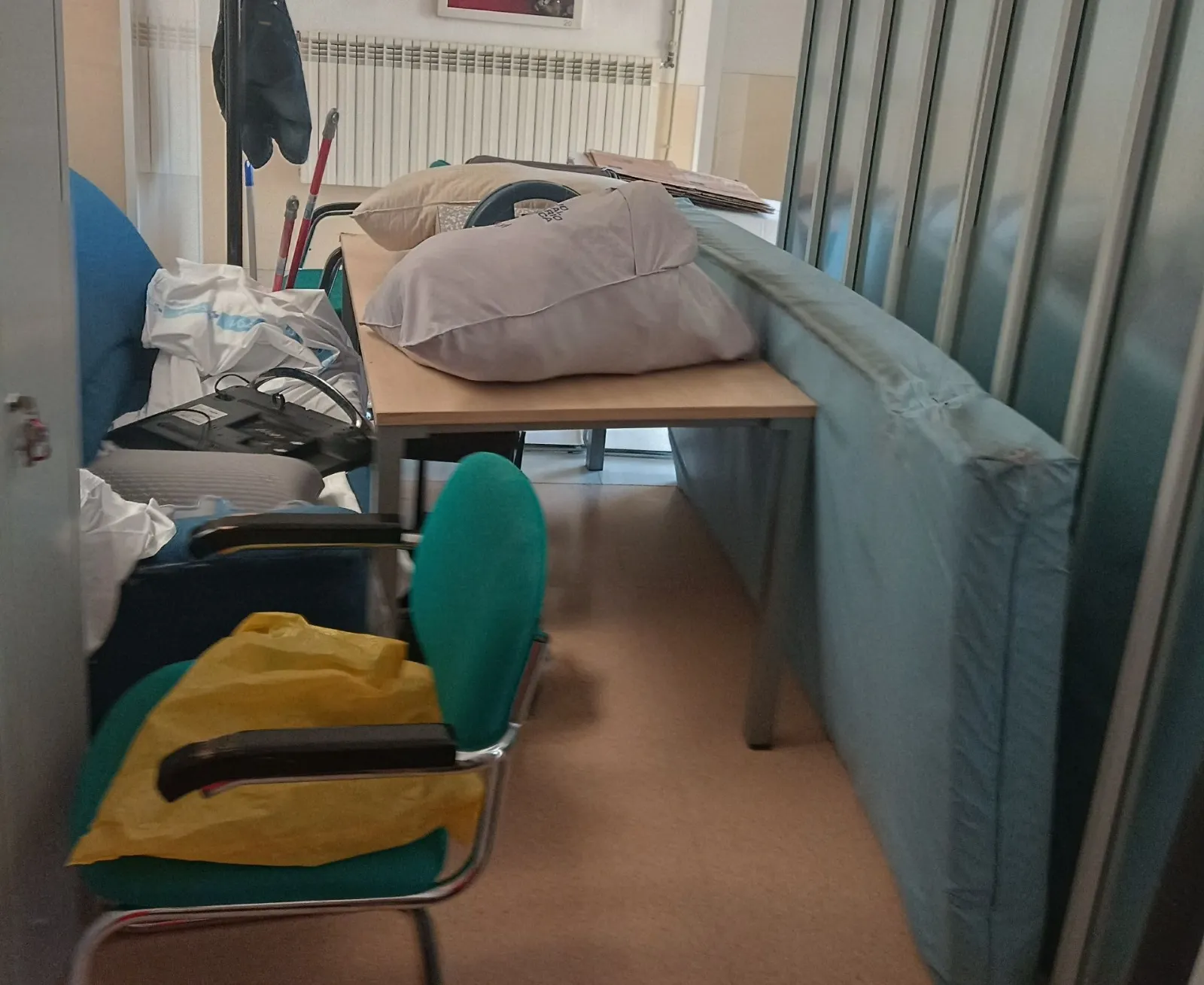 Foto 2 - Denuncian condiciones "tercermundistas" tras el derrumbe del techo en el Centro de Salud en Garrido Norte