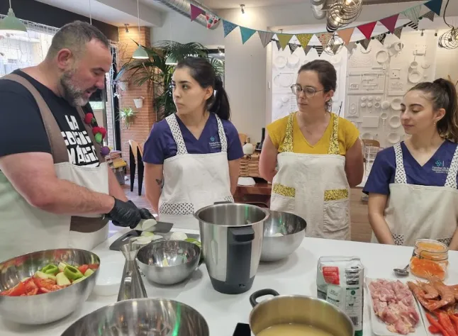 Estudiantes de UPSA y Chile llevan la 'Nutrición en Acción' a los más vulnerables de Salamanca