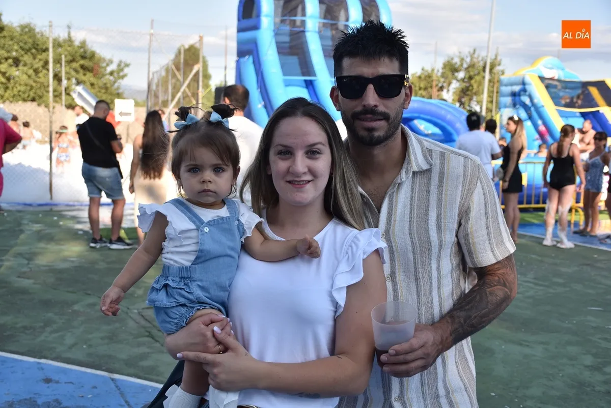 Foto 6 - Ni&ntilde;os y no tan ni&ntilde;os alivian el calor con hinchables acu&aacute;ticos y una fiesta de la espuma
