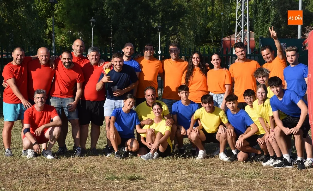 Foto 2 - El Barrio Nuevo culmina sus fiestas con m&uacute;ltiples carcajadas gracias al Humor Amarillo