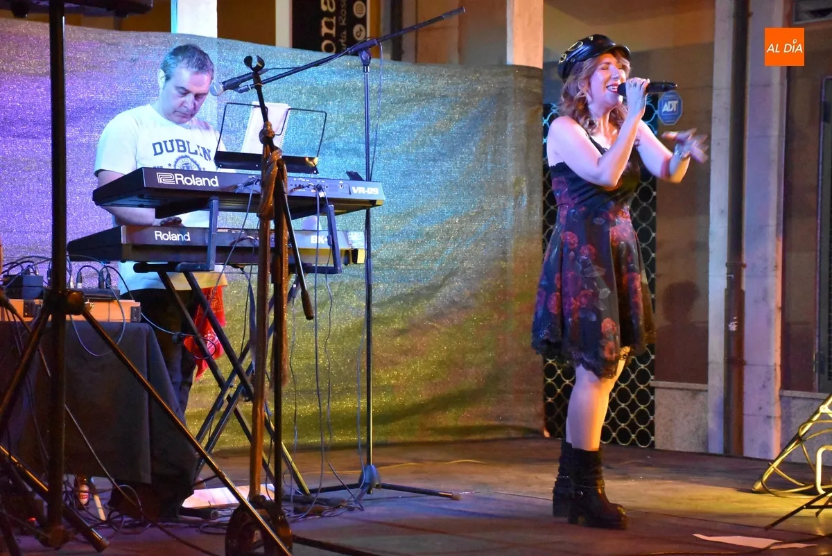 Foto 9 - Los grandes &eacute;xitos de Mecano ponen banda sonora a la noche del viernes en Santa Ana