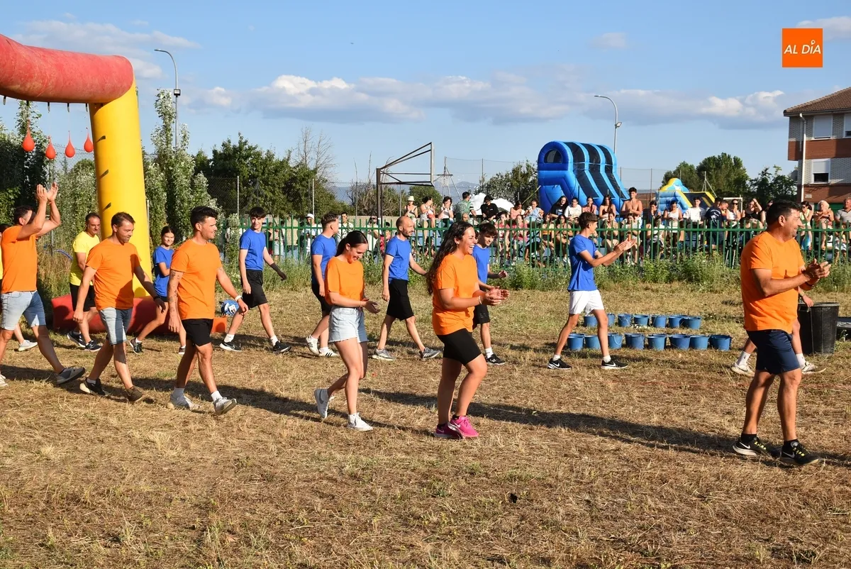 Foto 5 - El Barrio Nuevo culmina sus fiestas con m&uacute;ltiples carcajadas gracias al Humor Amarillo
