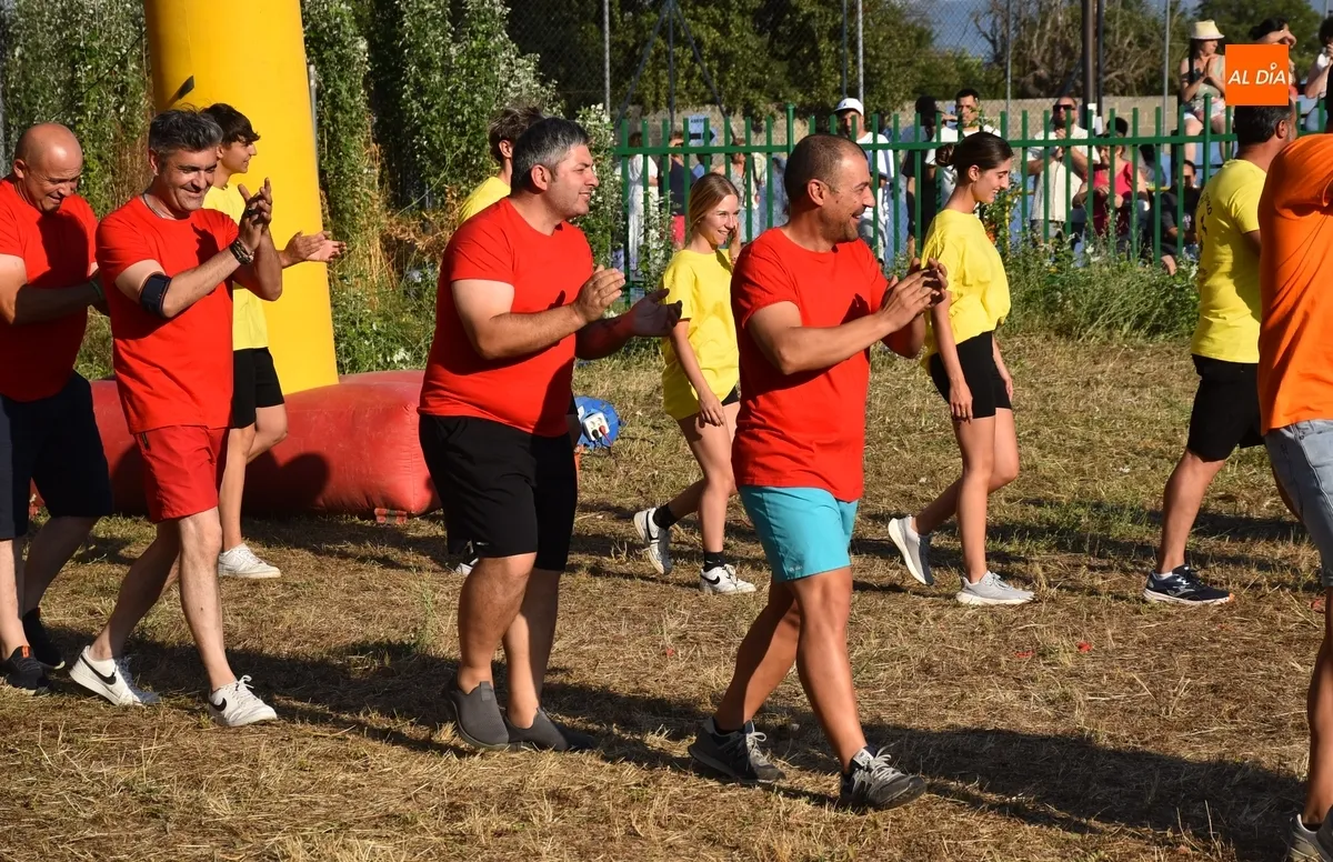Foto 7 - El Barrio Nuevo culmina sus fiestas con m&uacute;ltiples carcajadas gracias al Humor Amarillo