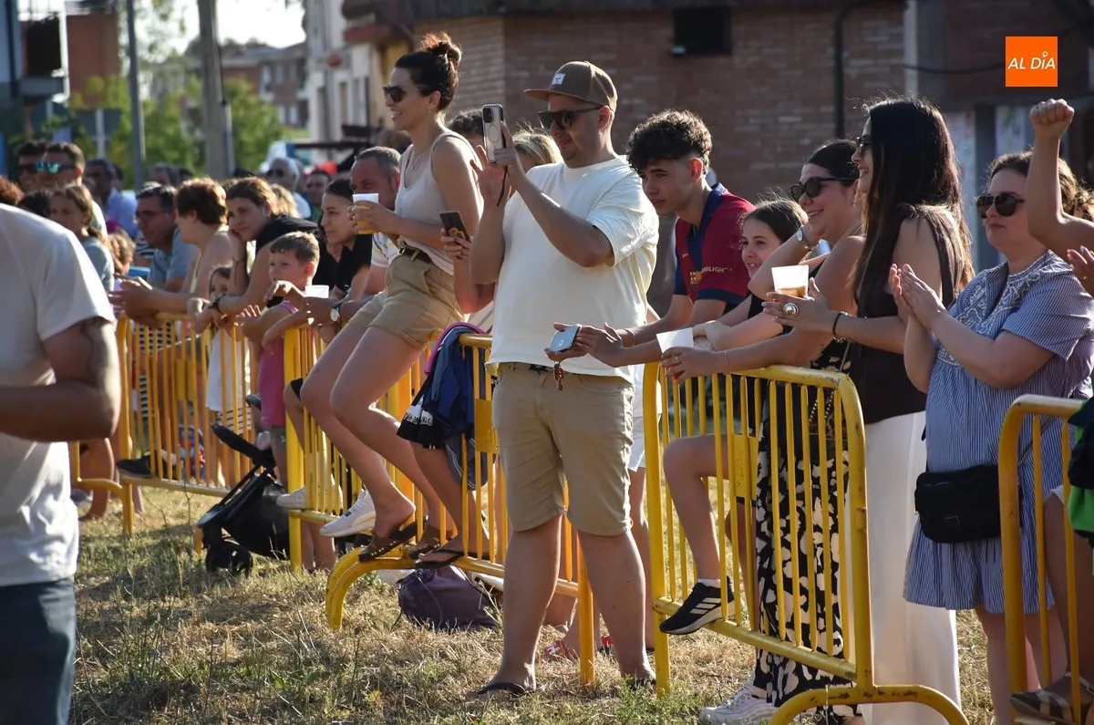 Foto 10 - El Barrio Nuevo culmina sus fiestas con m&uacute;ltiples carcajadas gracias al Humor Amarillo