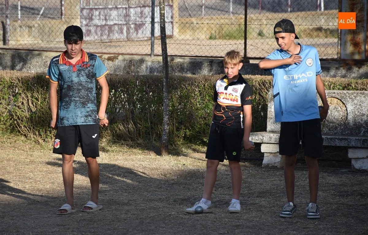 Foto 4 - Lorena y Enay se adjudican el cl&aacute;sico Campeonato de Petanca de la Avenida de Espa&ntilde;a