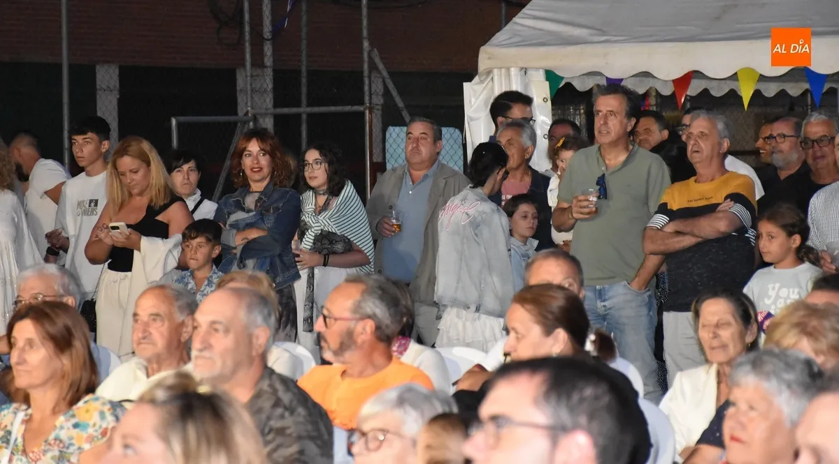 Foto 9 - Pipe Mart&iacute;n evoca sus &ldquo;miles de recuerdos y cicatrices&rdquo; en el Barrio Nuevo como apertura de sus fiestas