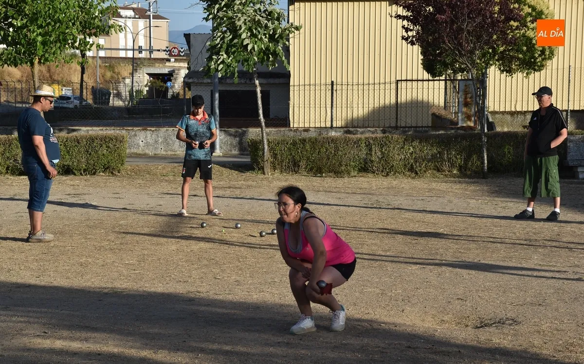 Foto 9 - Lorena y Enay se adjudican el cl&aacute;sico Campeonato de Petanca de la Avenida de Espa&ntilde;a