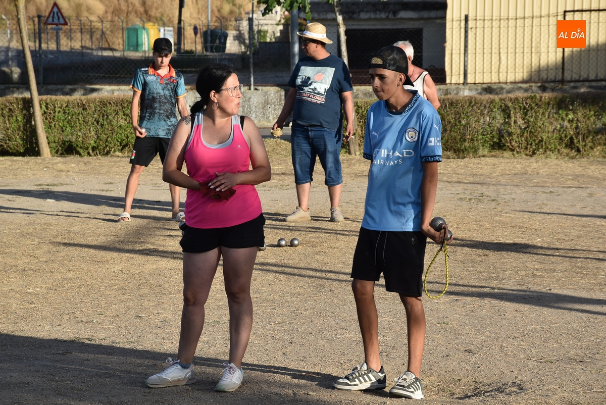 Lorena y Enay se adjudican el clásico Campeonato de Petanca de la Avenida de España