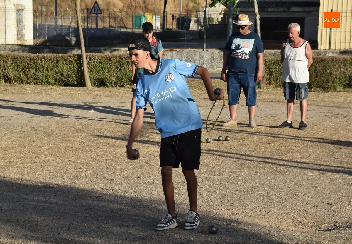 Foto 10 - Lorena y Enay se adjudican el cl&aacute;sico Campeonato de Petanca de la Avenida de Espa&ntilde;a