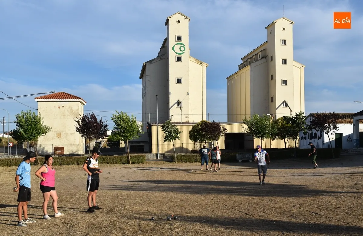 Foto 11 - Lorena y Enay se adjudican el cl&aacute;sico Campeonato de Petanca de la Avenida de Espa&ntilde;a