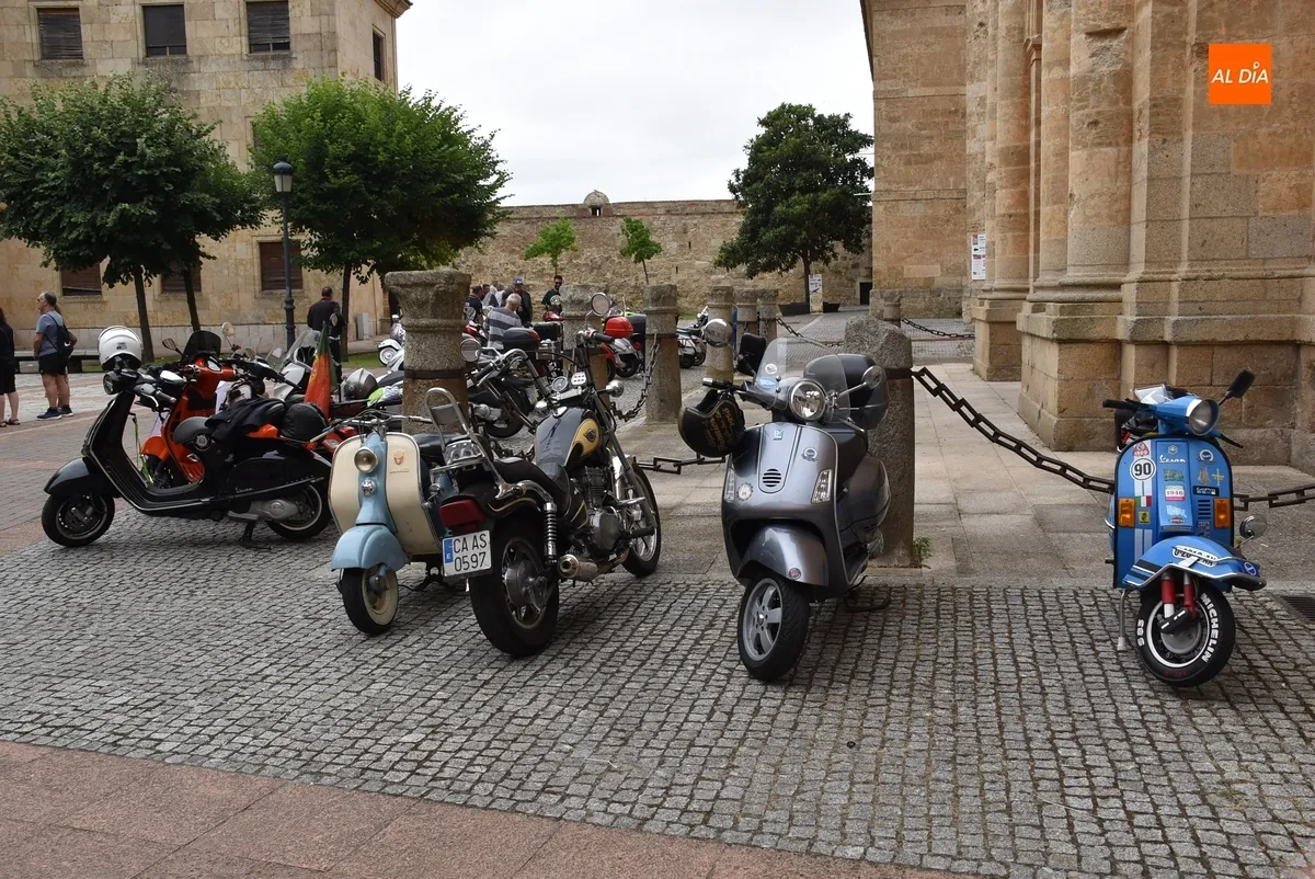 Foto 2 - Una veintena de monturas participa en el 2&ordm; Paseo en Vespa
