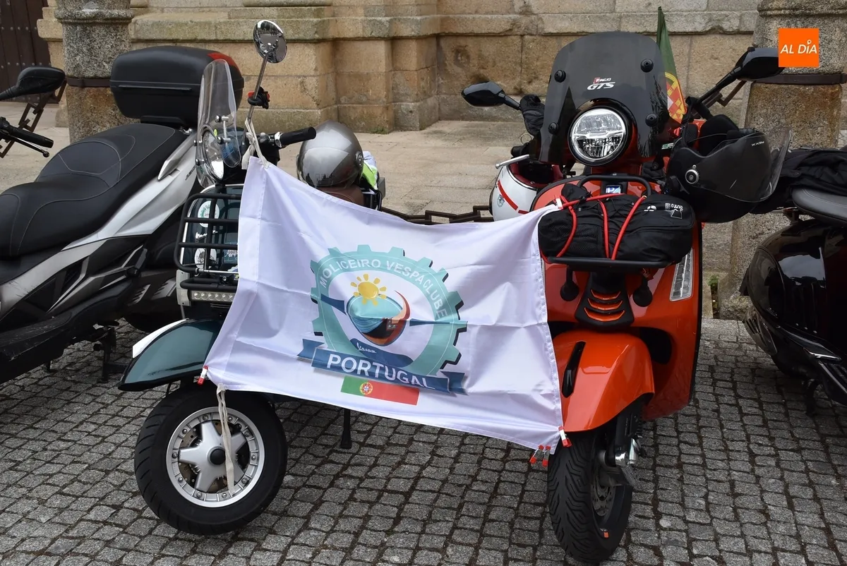 Foto 4 - Una veintena de monturas participa en el 2&ordm; Paseo en Vespa