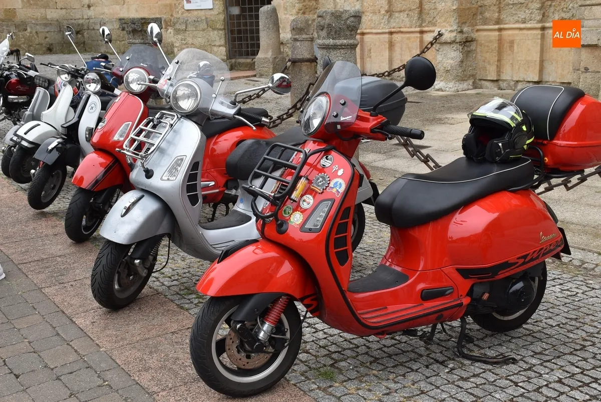 Foto 7 - Una veintena de monturas participa en el 2&ordm; Paseo en Vespa
