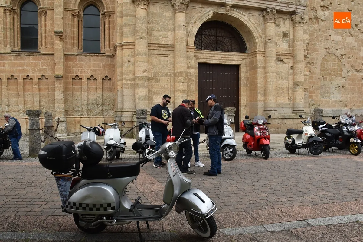 Foto 8 - Una veintena de monturas participa en el 2&ordm; Paseo en Vespa
