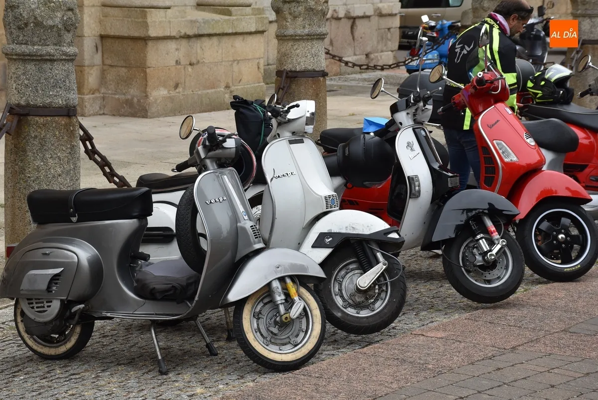Foto 9 - Una veintena de monturas participa en el 2&ordm; Paseo en Vespa
