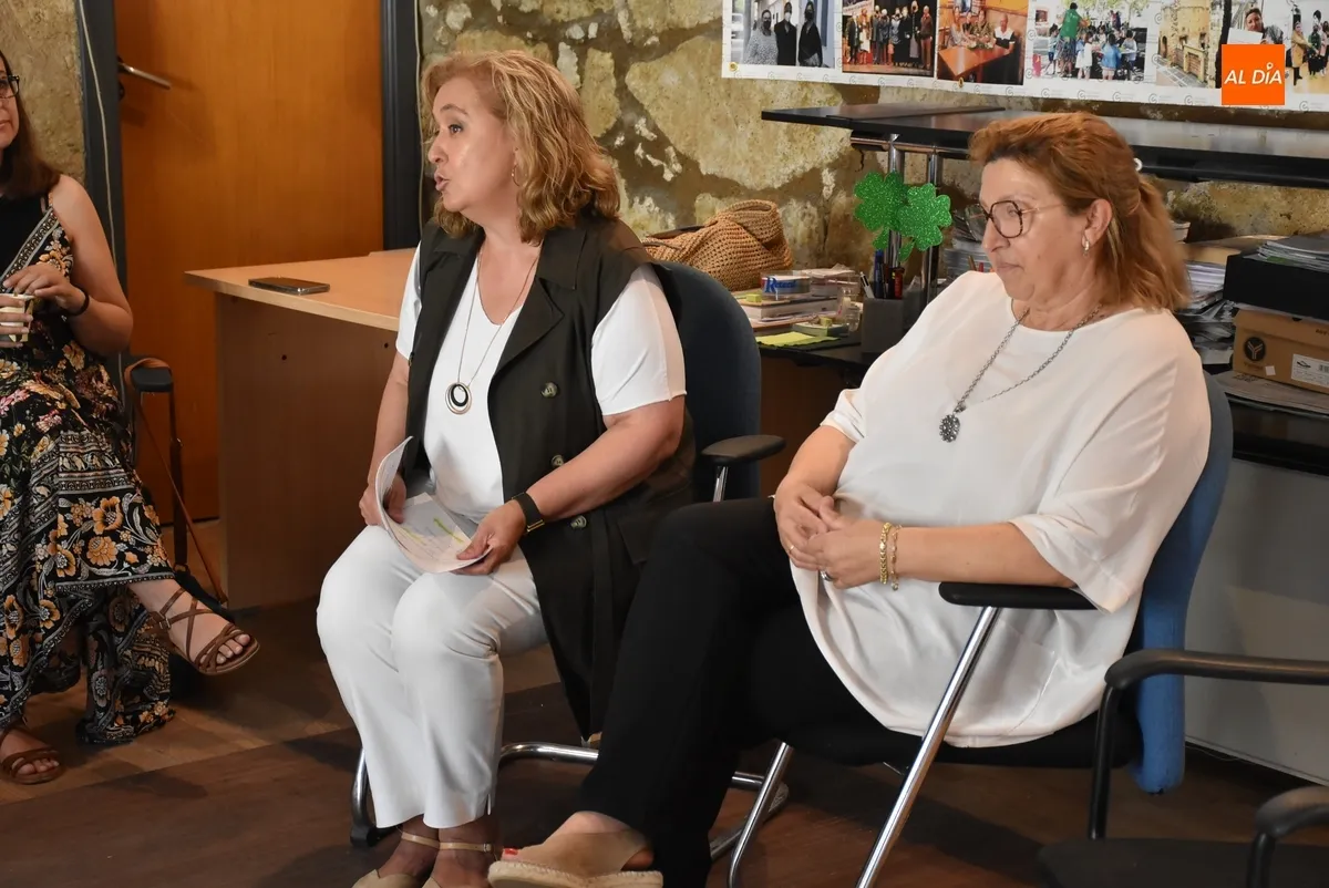 Foto 3 - Mariv&iacute; M&eacute;ndez abre el ciclo de charlas de la AECC quitando miedos sobre las pruebas oncol&oacute;gicas