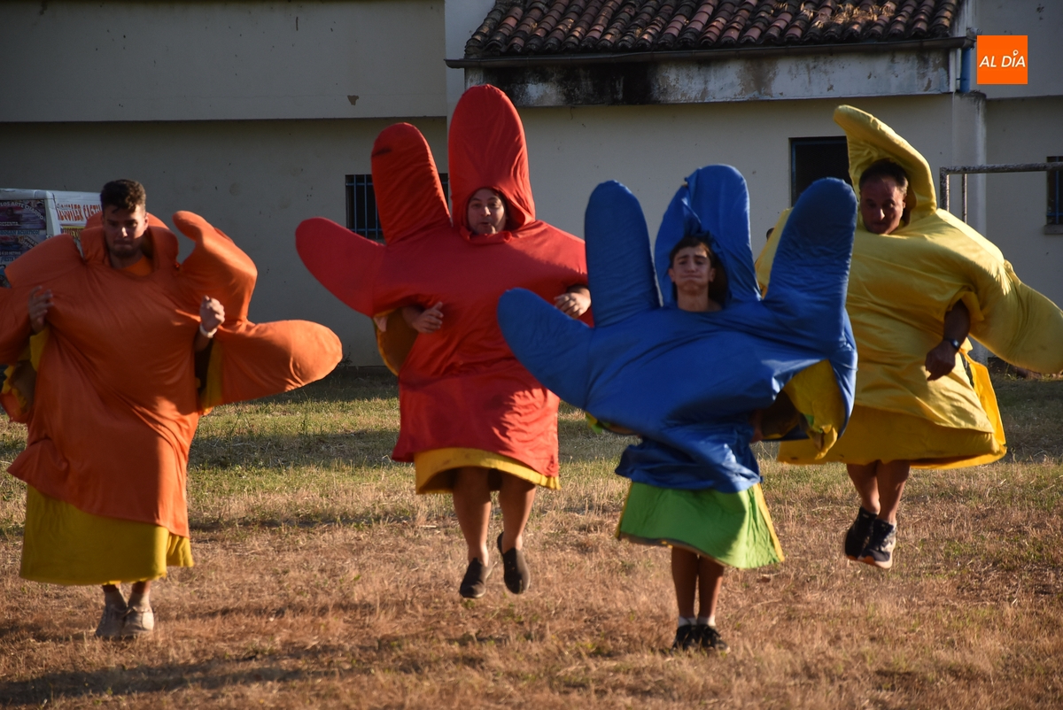 El Barrio Nuevo culmina sus fiestas con múltiples carcajadas gracias al Humor Amarillo