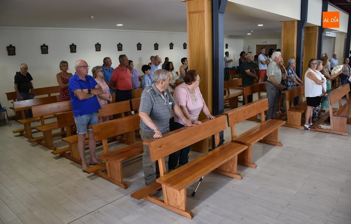 Foto 2 - La Parroquia de El Salvador honra a Santa Ana en su misa dominical