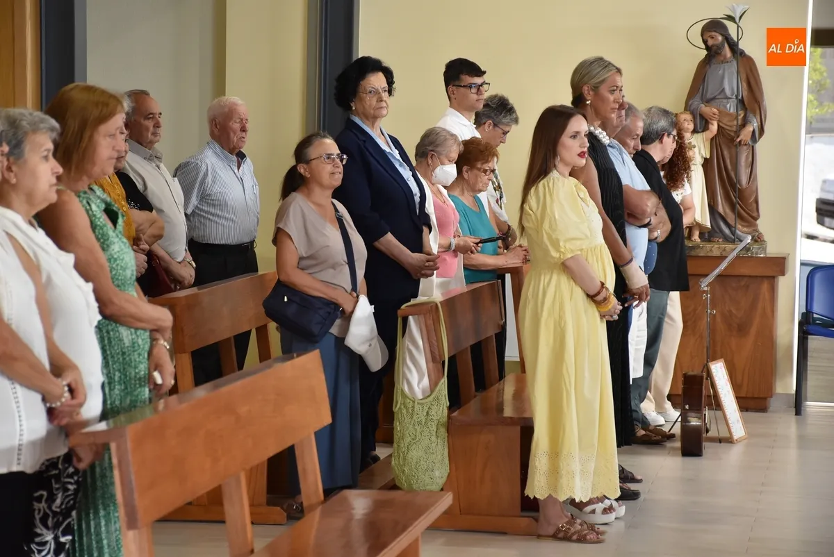 Foto 6 - La Parroquia de El Salvador honra a Santa Ana en su misa dominical