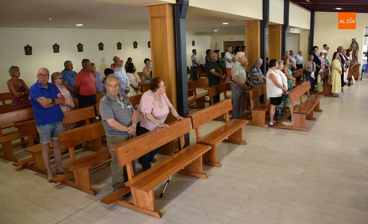 Foto 7 - La Parroquia de El Salvador honra a Santa Ana en su misa dominical