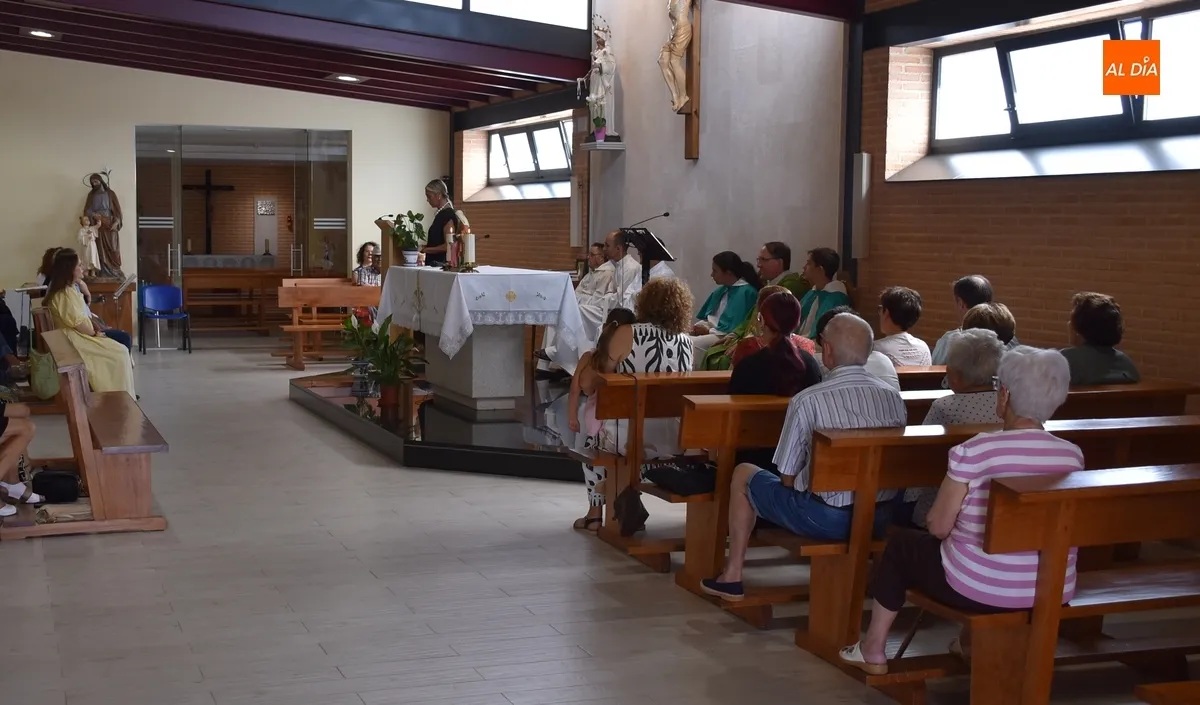 Foto 11 - La Parroquia de El Salvador honra a Santa Ana en su misa dominical