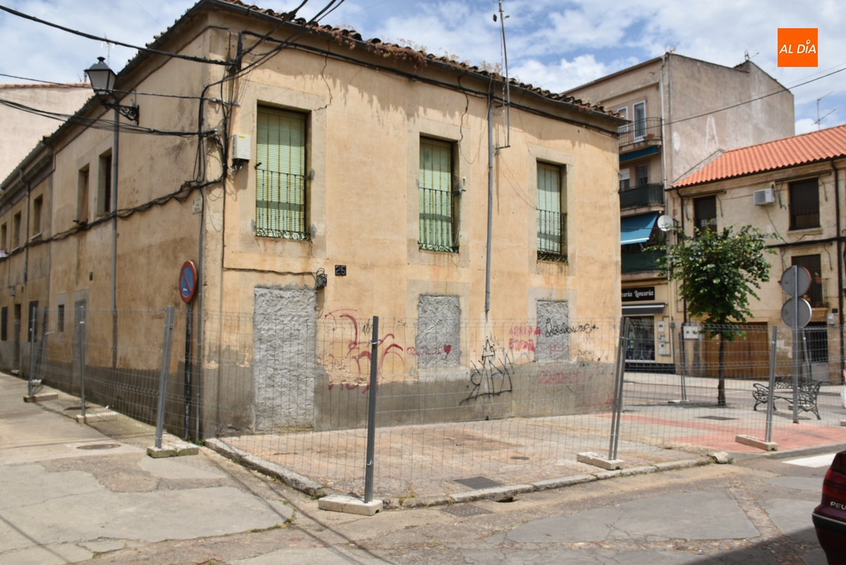 Vallados dos inmuebles de la calle Cárcabas al amenazar ‘ruina inminente’ uno de ellos