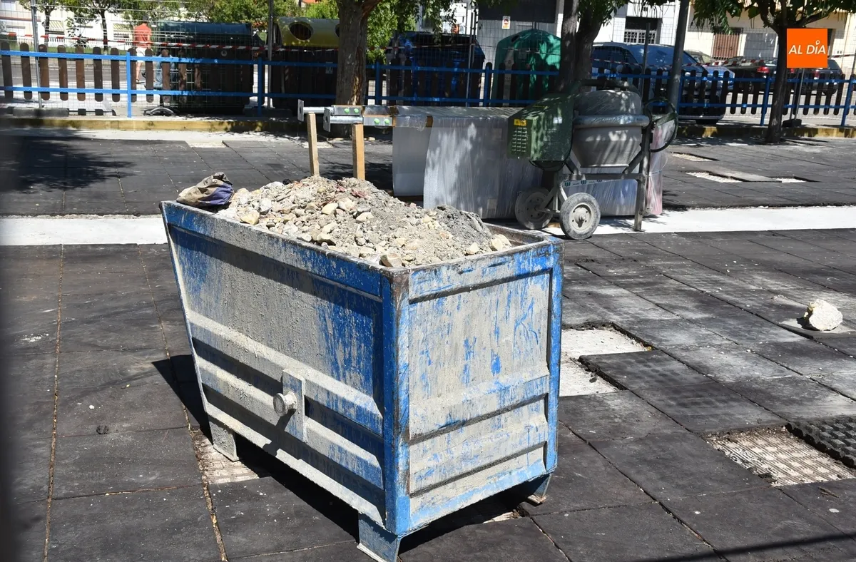 Foto 4 - El parque infantil de Las Canteras inicia su transformaci&oacute;n integral