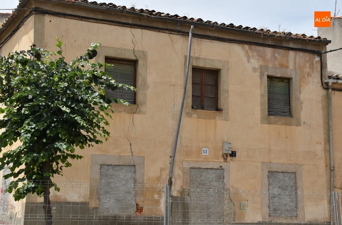 Foto 2 - Vallados dos inmuebles de la calle C&aacute;rcabas al amenazar &lsquo;ruina inminente&rsquo; uno de ellos