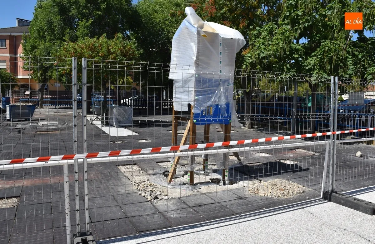 Foto 6 - El parque infantil de Las Canteras inicia su transformaci&oacute;n integral