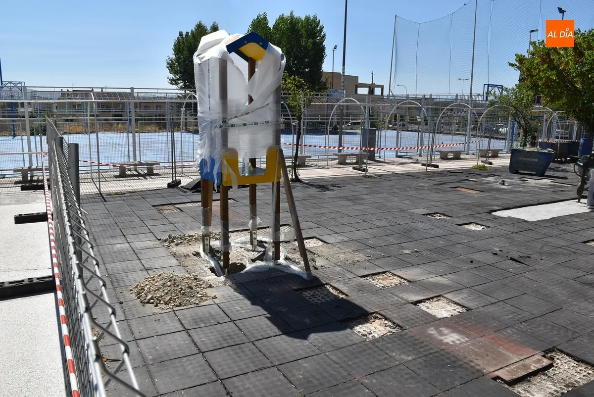 Foto 7 - El parque infantil de Las Canteras inicia su transformaci&oacute;n integral